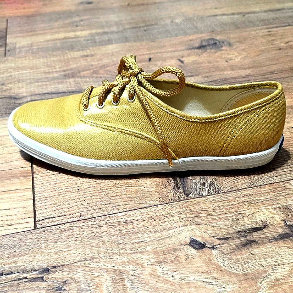 Keds Gold Sneakers Classic Lace-Up Design - Picture 3 of 7